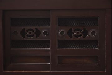 アンティーク家具　明治大正期　テレビ台としてもおすすめな和の趣漂う収納箪笥(ローボード、水屋箪笥、収納棚、キャビネット、テレビ台)(R-043433)