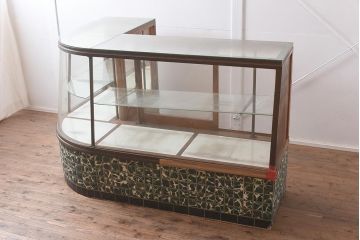 ビンテージ家具　昭和レトロ　ナラ材　タイル仕様の珍しいガラスケース(ショーケース、陳列棚)(R-043436)