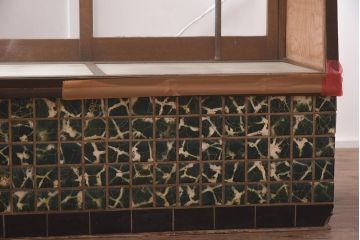 ビンテージ家具　昭和レトロ　ナラ材　タイル仕様の珍しいガラスケース(ショーケース、陳列棚)(R-043436)