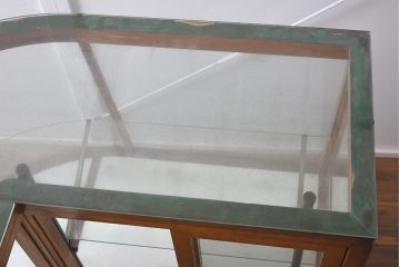 ビンテージ家具　昭和レトロ　ナラ材　タイル仕様の珍しいガラスケース(ショーケース、陳列棚)(R-043436)