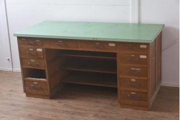 ビンテージ家具　棚付き　木製　味のあるレトロな両袖机(ワークデスク、在宅ワーク、在宅用、作業台)(R-043437)