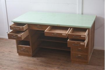 ビンテージ家具　棚付き　木製　味のあるレトロな両袖机(ワークデスク、在宅ワーク、在宅用、作業台)(R-043437)