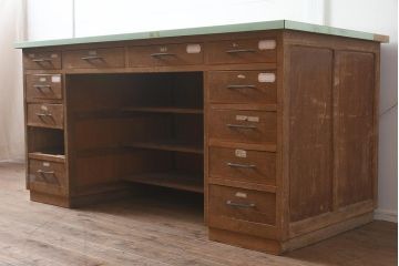ビンテージ家具　棚付き　木製　味のあるレトロな両袖机(ワークデスク、在宅ワーク、在宅用、作業台)(R-043437)