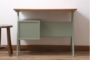 ヴィンテージ家具　北欧ビンテージ　ペイントと木色がおしゃれなデスク(片袖机、在宅ワーク、在宅用ワークデスク)(R-043438)