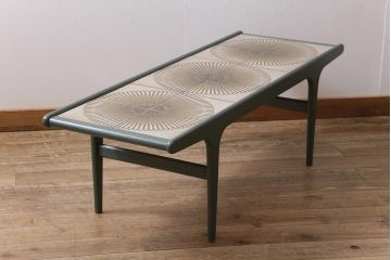 ヴィンテージ家具　北欧ビンテージ　G-PLAN(ジープラン)　ダークグリーンのペイントとタイルトップがお洒落なコーヒーテーブル(センターテーブル)(R-043441)