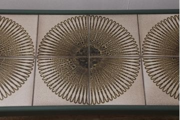 ヴィンテージ家具　北欧ビンテージ　G-PLAN(ジープラン)　ダークグリーンのペイントとタイルトップがお洒落なコーヒーテーブル(センターテーブル)(R-043441)