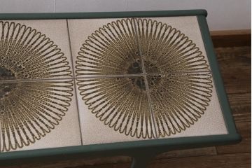 ヴィンテージ家具　北欧ビンテージ　G-PLAN(ジープラン)　ダークグリーンのペイントとタイルトップがお洒落なコーヒーテーブル(センターテーブル)(R-043441)