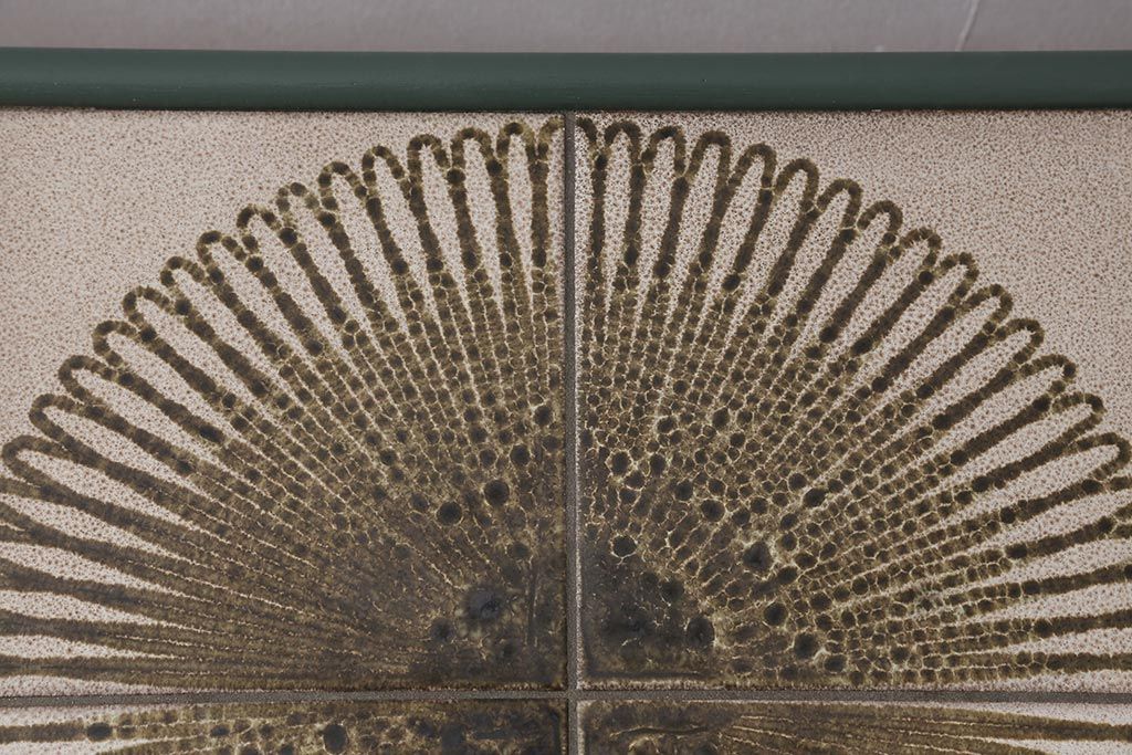 ヴィンテージ家具　北欧ビンテージ　G-PLAN(ジープラン)　ダークグリーンのペイントとタイルトップがお洒落なコーヒーテーブル(センターテーブル)(R-043441)