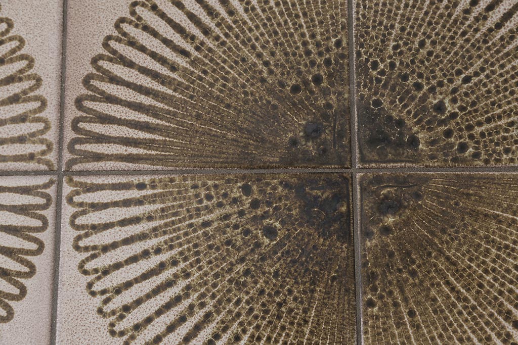 ヴィンテージ家具　北欧ビンテージ　G-PLAN(ジープラン)　ダークグリーンのペイントとタイルトップがお洒落なコーヒーテーブル(センターテーブル)(R-043441)