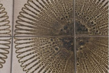 ヴィンテージ家具　北欧ビンテージ　G-PLAN(ジープラン)　ダークグリーンのペイントとタイルトップがお洒落なコーヒーテーブル(センターテーブル)(R-043441)