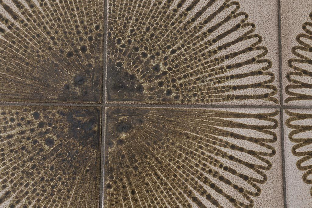 ヴィンテージ家具　北欧ビンテージ　G-PLAN(ジープラン)　ダークグリーンのペイントとタイルトップがお洒落なコーヒーテーブル(センターテーブル)(R-043441)