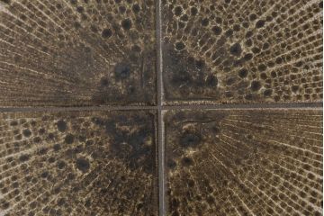 ヴィンテージ家具　北欧ビンテージ　G-PLAN(ジープラン)　ダークグリーンのペイントとタイルトップがお洒落なコーヒーテーブル(センターテーブル)(R-043441)