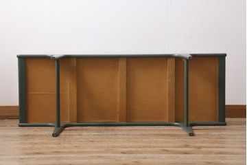 ヴィンテージ家具　北欧ビンテージ　G-PLAN(ジープラン)　ダークグリーンのペイントとタイルトップがお洒落なコーヒーテーブル(センターテーブル)(R-043441)