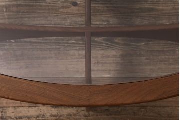 ヴィンテージ家具　北欧ビンテージ　G-PLAN(ジープラン)　チーク材　脚のデザインが目を引くオーバル型のコーヒーテーブル(センターテーブル)(R-043442)