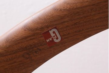 ヴィンテージ家具　北欧ビンテージ　G-PLAN(ジープラン)　チーク材　脚のデザインが目を引くオーバル型のコーヒーテーブル(センターテーブル)(R-043442)