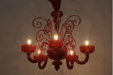 中古　SIGNORETTO LAMPADARI　ムラノガラス(ベネチア)　レッド　インパクトのある5灯シャンデリア(天井照明)(R-043443)