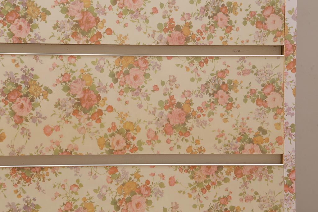 レトロ家具　昭和レトロな雰囲気漂うかわいい花柄のチェスト(タンス)(R-043445)