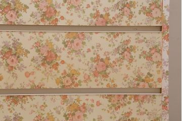 レトロ家具　昭和レトロな雰囲気漂うかわいい花柄のチェスト(タンス)(R-043445)