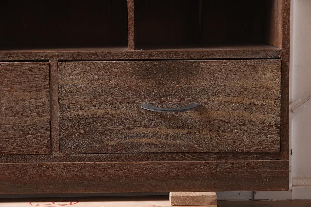 レトロ家具　引き出し付き　木味たっぷりのシンプルなマス目棚(飾り棚、シェルフ)(R-0433447)