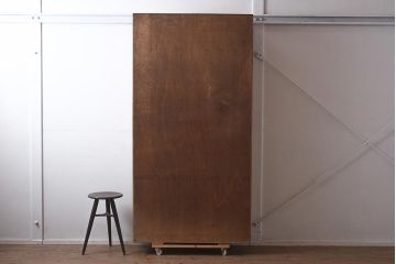 レトロ家具　引き出し付き　木味たっぷりのシンプルなマス目棚(飾り棚、シェルフ)(R-0433447)