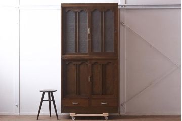 和製アンティーク　昭和中期　ダイヤガラス使用でレトロな雰囲気の戸棚(収納棚、キャビネット)(R-043454)