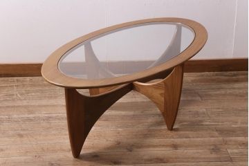 ヴィンテージ家具　北欧ビンテージ　G-plan(ジープラン)　チーク材　ガラストップのおしゃれなコーヒーテーブル(センターテーブル)(R-043462)