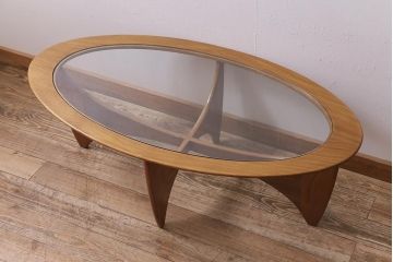 ヴィンテージ家具　北欧ビンテージ　G-plan(ジープラン)　チーク材　ガラストップのおしゃれなコーヒーテーブル(センターテーブル)(R-043462)