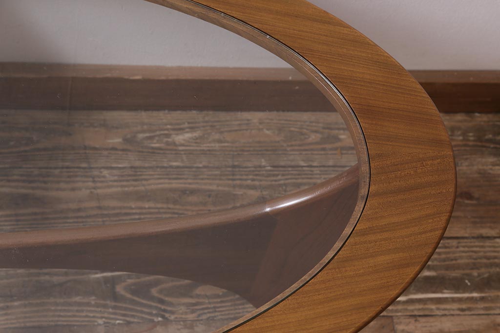 ヴィンテージ家具　北欧ビンテージ　G-plan(ジープラン)　チーク材　ガラストップのおしゃれなコーヒーテーブル(センターテーブル)(R-043462)