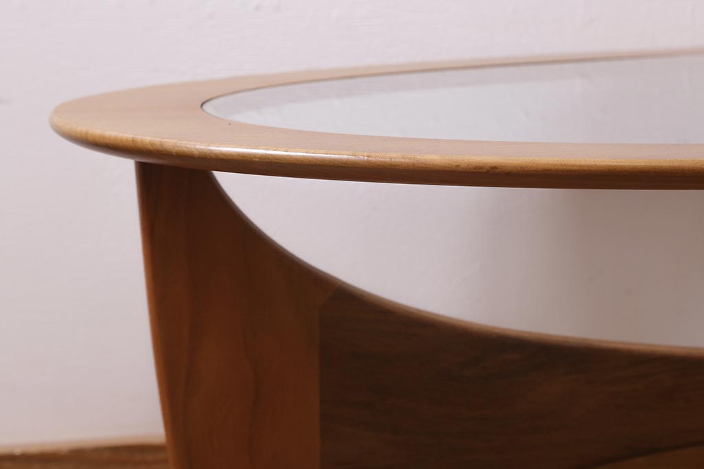 ヴィンテージ家具　北欧ビンテージ　G-plan(ジープラン)　チーク材　ガラストップのおしゃれなコーヒーテーブル(センターテーブル)(R-043462)