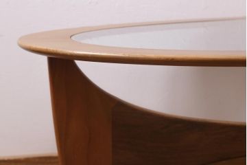 ヴィンテージ家具　北欧ビンテージ　G-plan(ジープラン)　チーク材　ガラストップのおしゃれなコーヒーテーブル(センターテーブル)(R-043462)