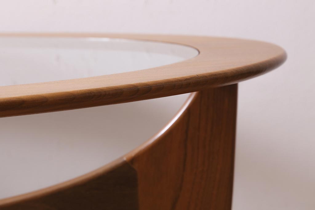 ヴィンテージ家具　北欧ビンテージ　G-plan(ジープラン)　チーク材　ガラストップのおしゃれなコーヒーテーブル(センターテーブル)(R-043462)