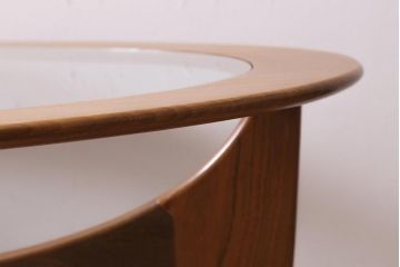 ヴィンテージ家具　北欧ビンテージ　G-plan(ジープラン)　チーク材　ガラストップのおしゃれなコーヒーテーブル(センターテーブル)(R-043462)