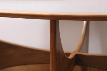 ヴィンテージ家具　北欧ビンテージ　G-plan(ジープラン)　チーク材　ガラストップのおしゃれなコーヒーテーブル(センターテーブル)(R-043462)