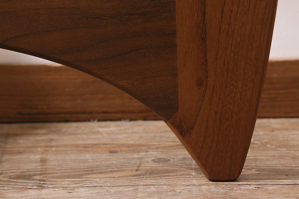 ヴィンテージ家具　北欧ビンテージ　G-plan(ジープラン)　チーク材　ガラストップのおしゃれなコーヒーテーブル(センターテーブル)(R-043462)