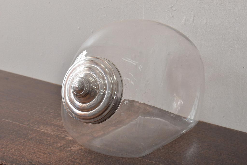 アンティーク雑貨　昭和中期　レトロで可愛らしい蓋付き猫瓶(ガラス瓶)(R-043465)