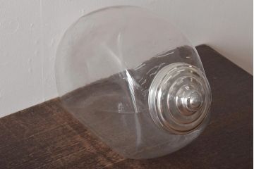 アンティーク雑貨　昭和中期　レトロで可愛らしい蓋付き猫瓶(ガラス瓶)(R-043465)