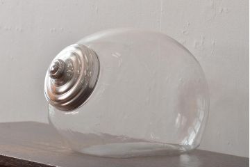 アンティーク雑貨　昭和中期　レトロで可愛らしい蓋付き猫瓶(ガラス瓶)(R-043465)