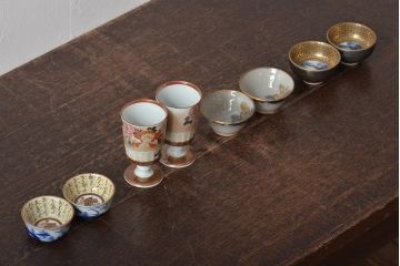 アンティーク雑貨　昭和初期　九谷美山造　猪口高杯など4組セット(色絵金彩、酒器)(R-043467)