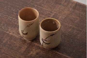 未使用　笠間焼　中野晃嗣　草文夫婦湯呑(共箱、和食器)(R-043469)