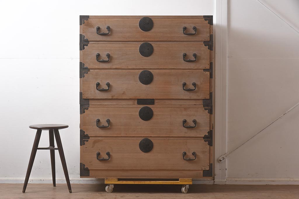 アンティーク家具　5杯　新潟産　総桐材　シンプルな重ねの衣装箪笥(引き出し、桐箪笥、桐たんす)(R-043485)