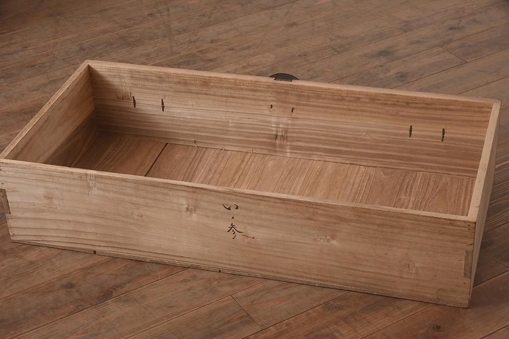 アンティーク家具　5杯　新潟産　総桐材　シンプルな重ねの衣装箪笥(引き出し、桐箪笥、桐たんす)(R-043485)