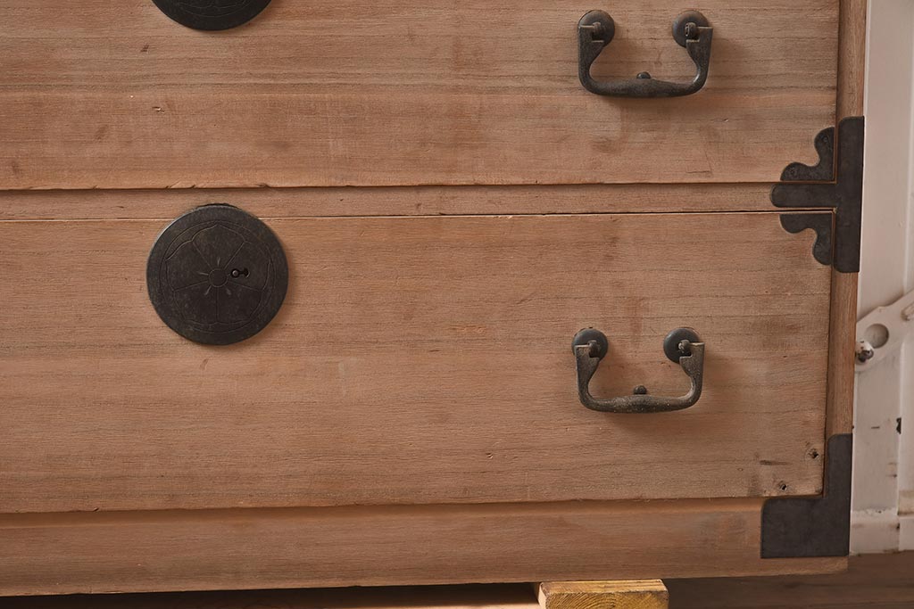 アンティーク家具　5杯　新潟産　総桐材　シンプルな重ねの衣装箪笥(引き出し、桐箪笥、桐たんす)(R-043485)