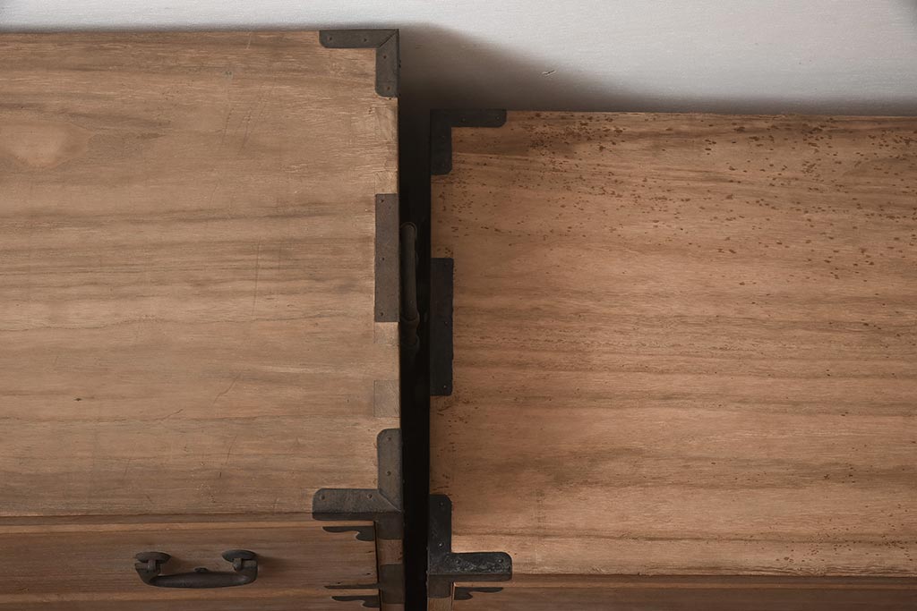 アンティーク家具　5杯　新潟産　総桐材　シンプルな重ねの衣装箪笥(引き出し、桐箪笥、桐たんす)(R-043485)