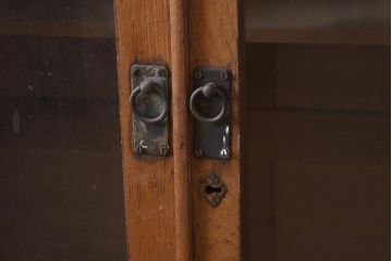 アンティーク家具　和製アンティーク　昭和初期　栓材　ダイヤガラス　透かし彫りが目を引くスリムな本箱(収納棚、戸棚、ブックケース)(R-043487)