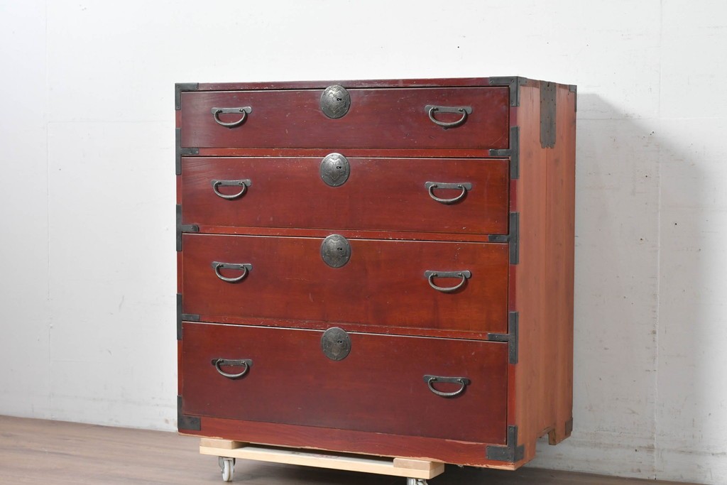 和製アンティーク　漆塗り　丸金具がアクセントの衣装箪笥　(R-043493)