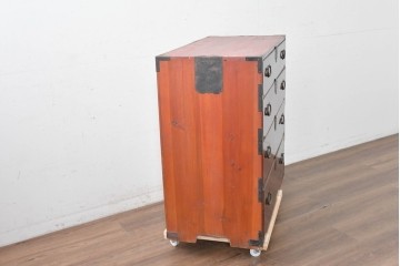 和製アンティーク　漆塗り　丸金具がアクセントの衣装箪笥　(R-043493)