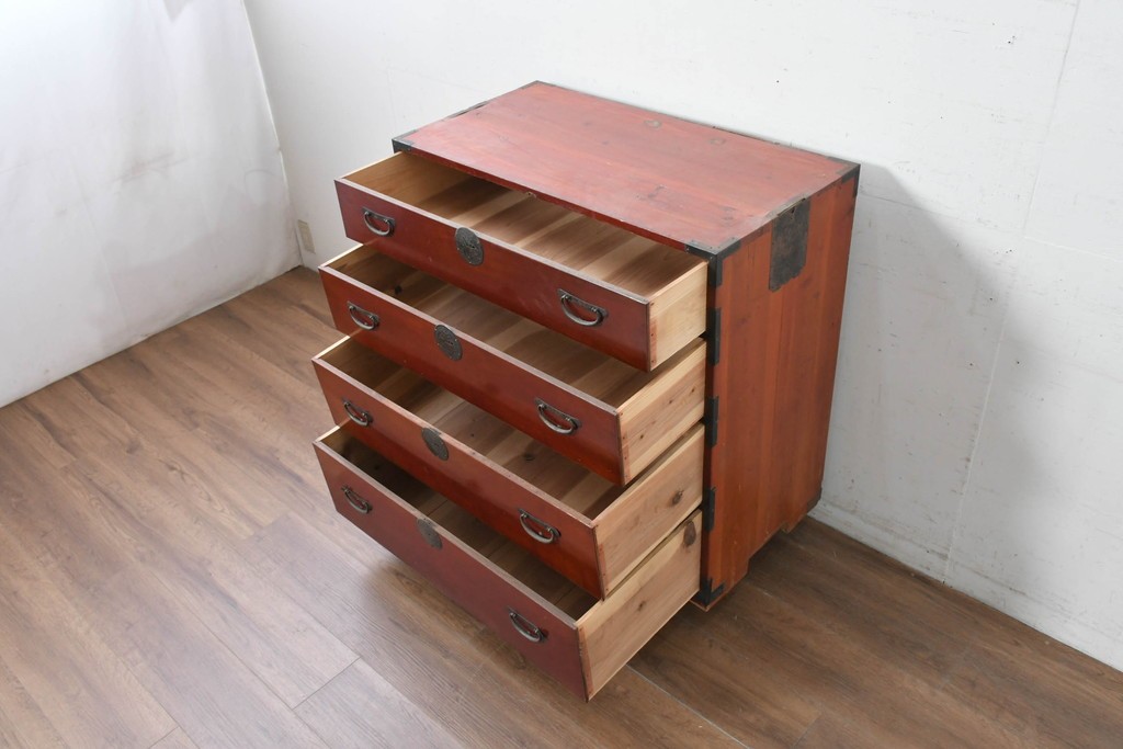 和製アンティーク　漆塗り　丸金具がアクセントの衣装箪笥　(R-043493)