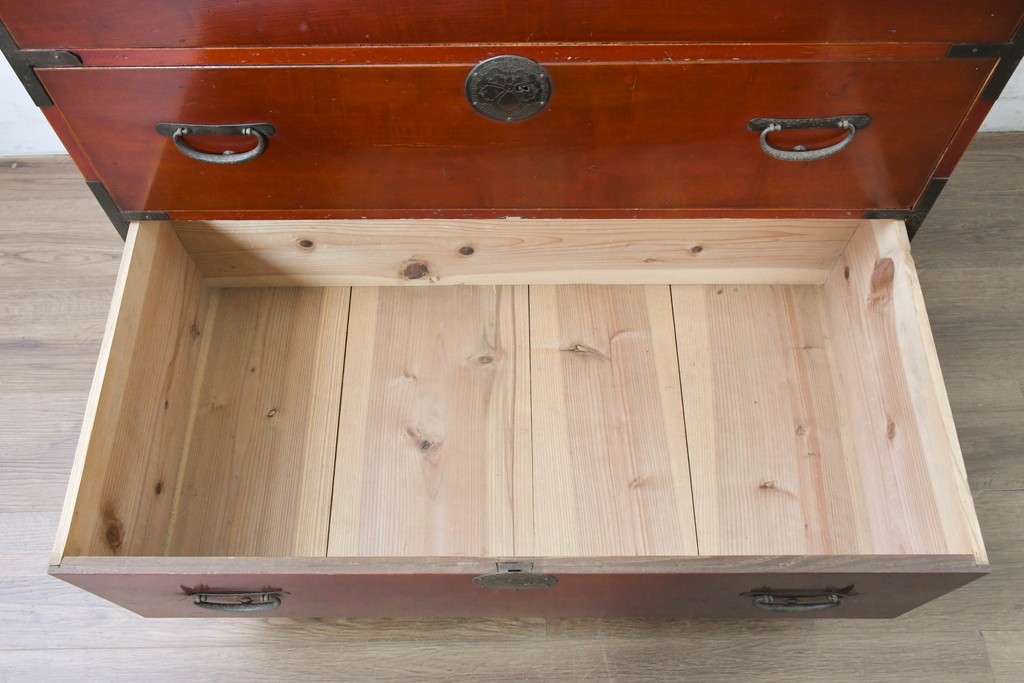 和製アンティーク　漆塗り　丸金具がアクセントの衣装箪笥　(R-043493)