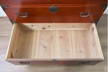 和製アンティーク　漆塗り　丸金具がアクセントの衣装箪笥　(R-043493)