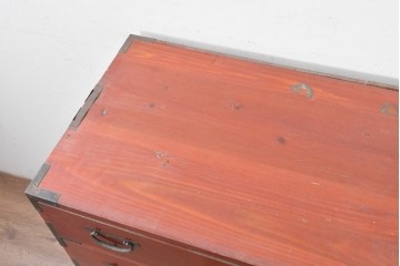 和製アンティーク　漆塗り　丸金具がアクセントの衣装箪笥　(R-043493)